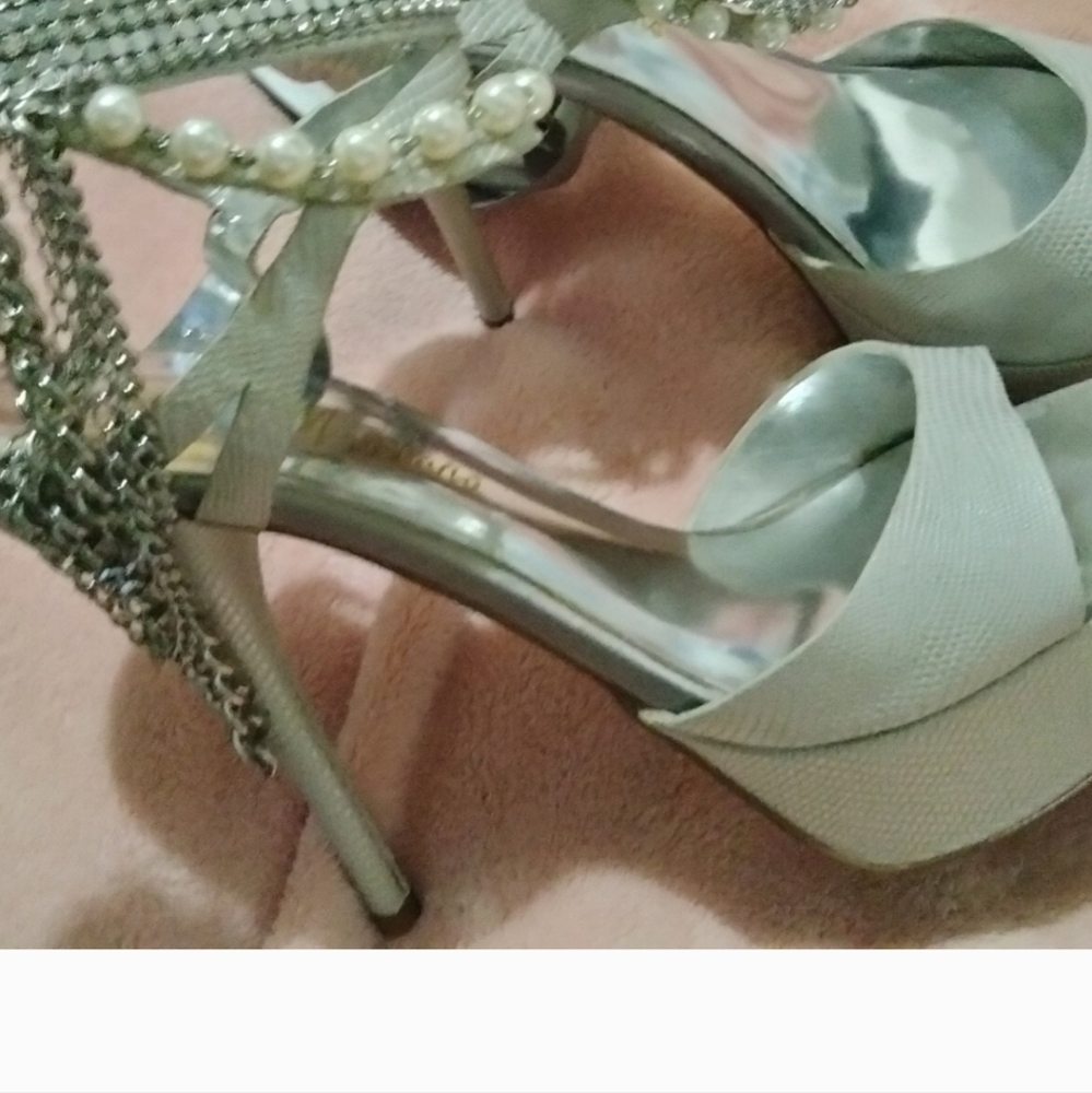 Guess by Marciano pewter heels